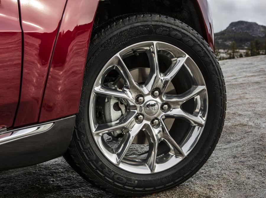 Jeep Grand Cherokee Summit 2014 года  (фото 20 из 61)